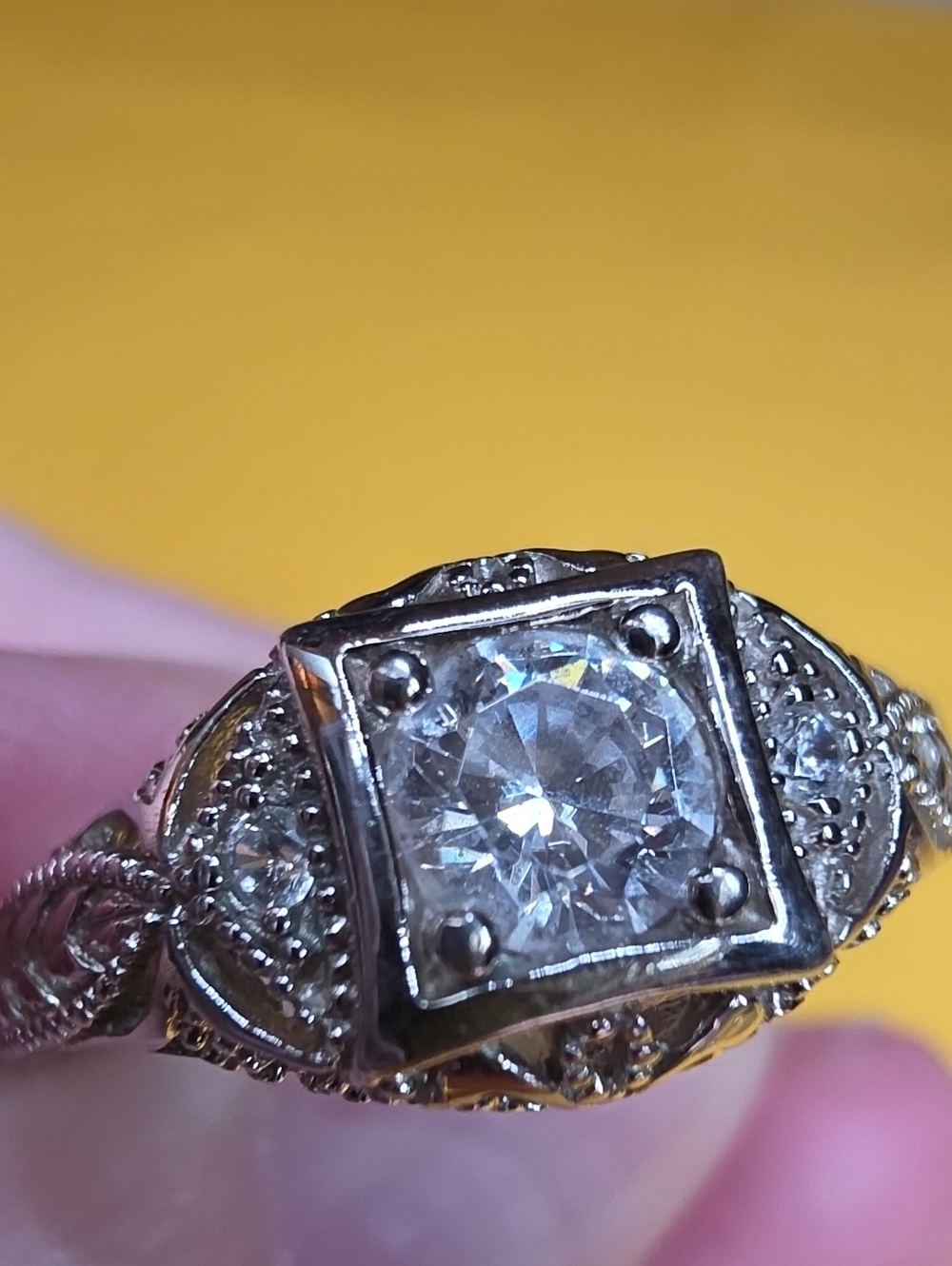 Art Deco Style 925 Filigree Ring w/ Round Brilliant-Cut CZ Stone - Very Pretty!